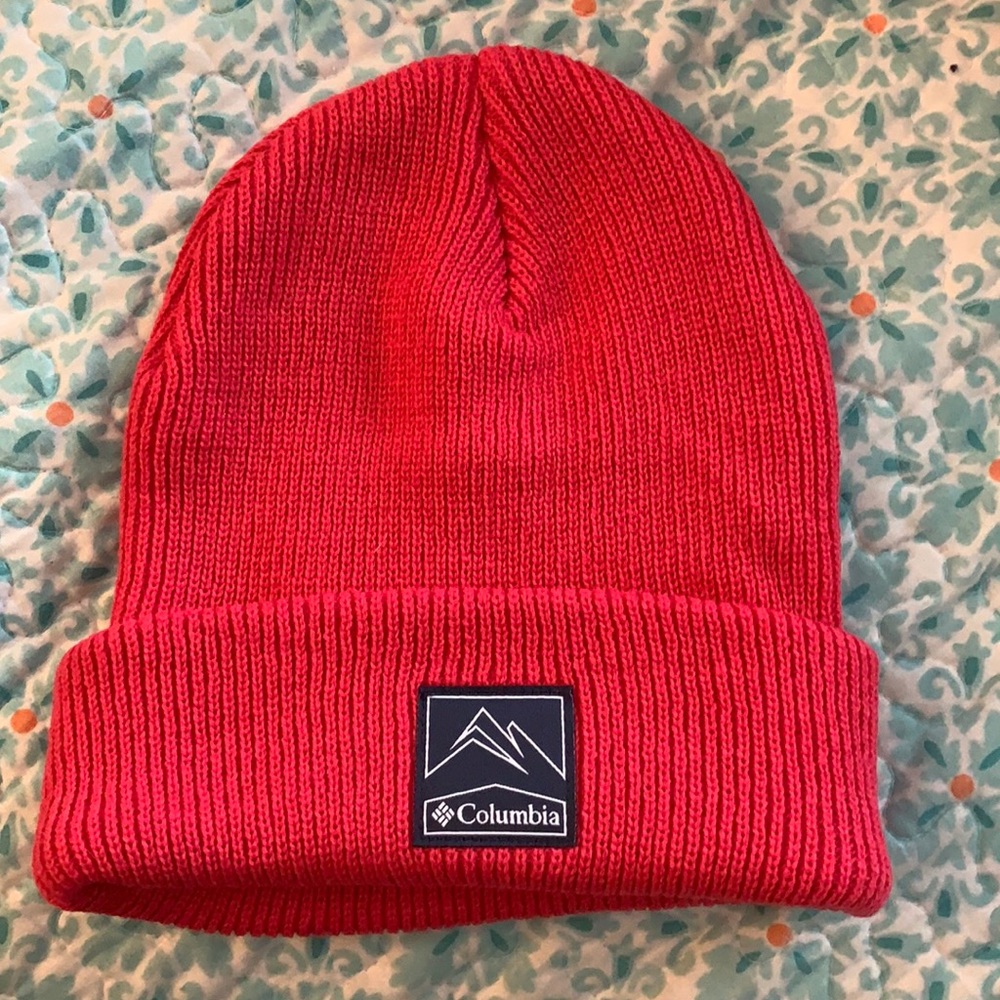 Women’s Columbia pink beanie